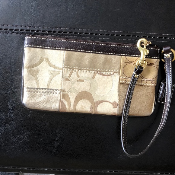 Coach Handbags - Coach Wristlet